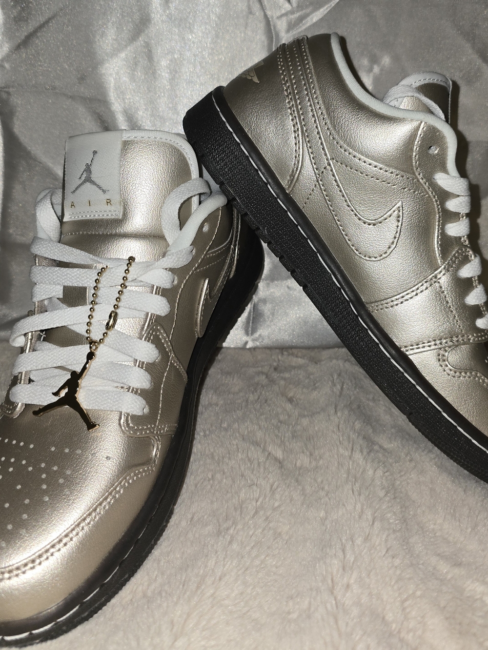 Women's Air Jordan 1 Low SE 'Metallic Zinc' sneakers'